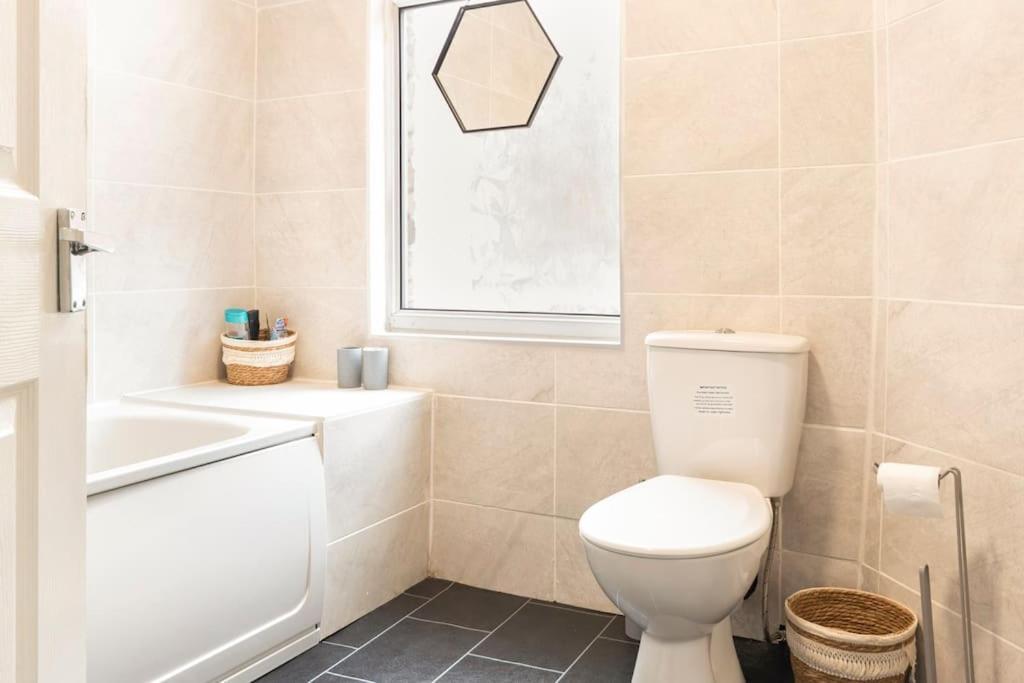 3-Bedroom Home In Liverpool L15 With Free Parking Zewnętrze zdjęcie