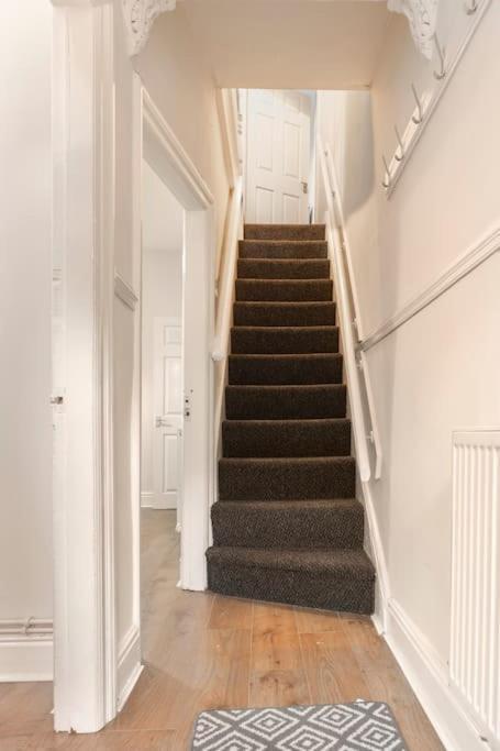 3-Bedroom Home In Liverpool L15 With Free Parking Zewnętrze zdjęcie